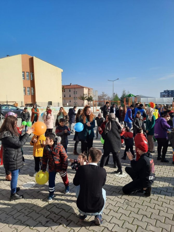 Öğrenciler ‘Gönüllülük Çalışmaları’ Dersinde Gönüllere Dokundu