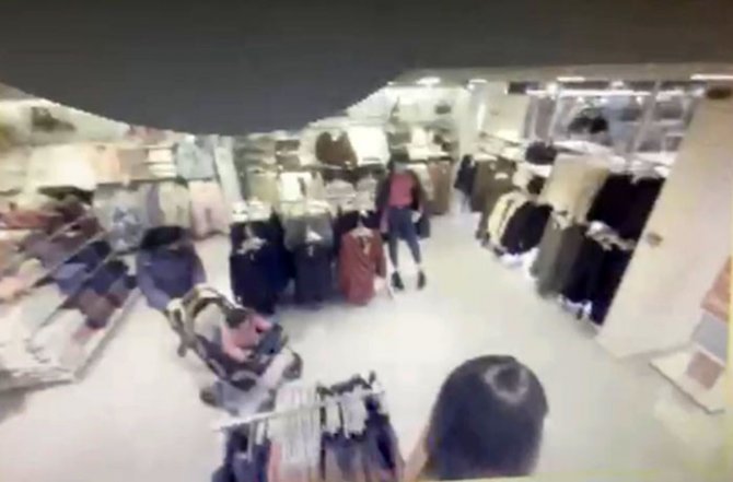Çaldığı Eşyaları Bebek Arabasına Koyan Şahıs Güvenlik Kameralarına Yakalandı