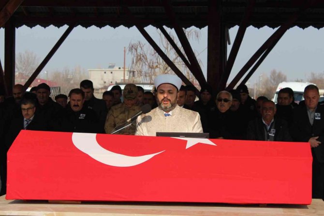 Kıbrıs Gazisi Resul Timur’un Cenazesi Toprağa Verildi