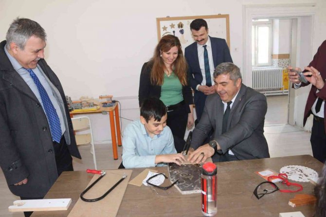 Öğrenciler Kendin Yap Atölyelerinde Kendilerini Geliştiriyor