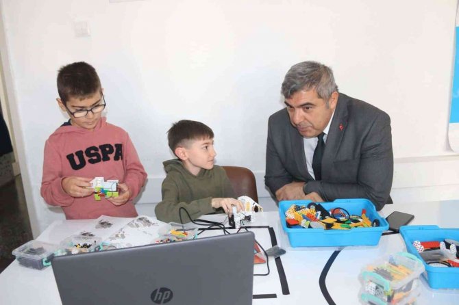 Öğrenciler Kendin Yap Atölyelerinde Kendilerini Geliştiriyor