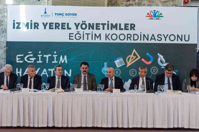 Başkan Soyer’den İ̇zmir’de Yeni Eğitim Modeli Çağrısı