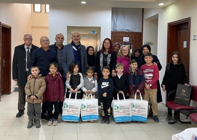 Öğrencilere Eğitim Setleri Verildi