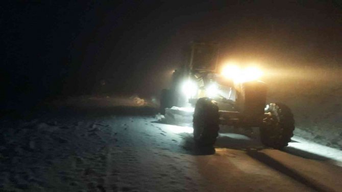 Kahramanmaraş’ta Kar Yağışı, Kapanan Yollar Açılıyor