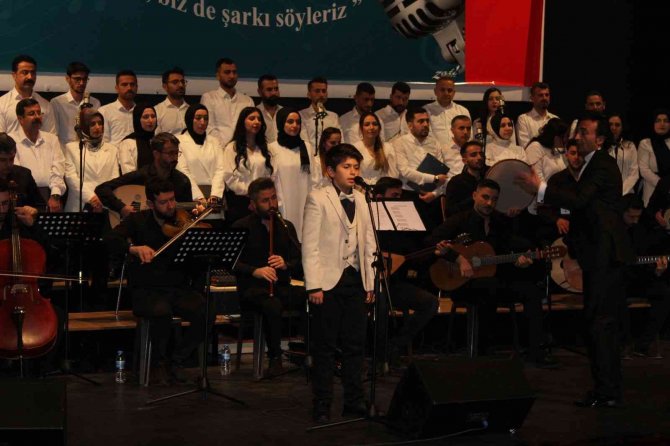 Kahta’daki Öğretmenler Korosu İzleyicisinden Tam Not Aldı