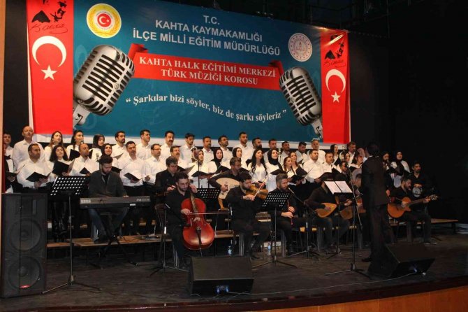 Kahta’daki Öğretmenler Korosu İzleyicisinden Tam Not Aldı