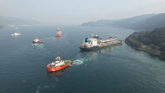 Beykoz’da Karaya Oturan Gemiyi Çekme İşlemlerine Başlandı