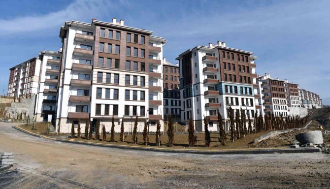 Karesi Belediyesi Yeni Toki̇ Yolunu Asfaltladı