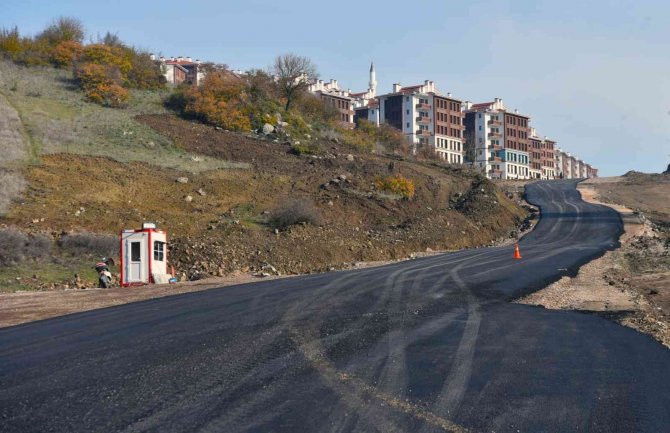 Karesi Belediyesi Yeni Toki̇ Yolunu Asfaltladı