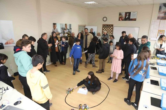 Geleceğin Yazılımcıları, Kartal Belediyesi Robotik Kodlama Atölyesi’nde Sertifikalarına Kavuştu