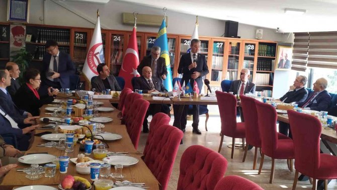 Kazakistan Büyükelçisi’nden Avrasya Bir Vakfına Ziyaret