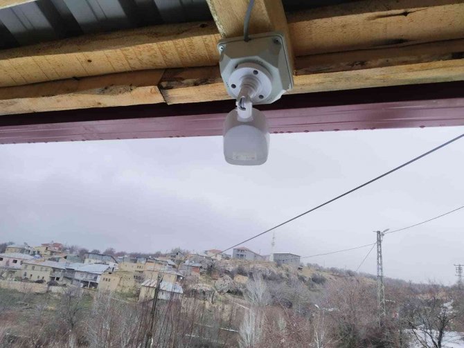 Köye Güvenlik Kamerası Kurdular, 24 Saat Takip Ediyorlar