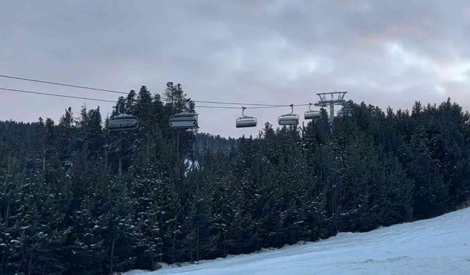 Sarıkamış’ta Pistlere Suni Karlama Yapılıyor