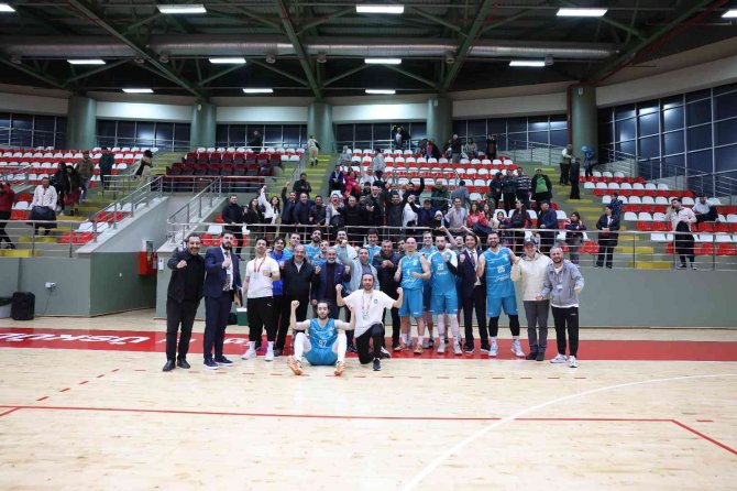 Çayırova Belediyesi İlk Yarıyı Lider Bitirdi