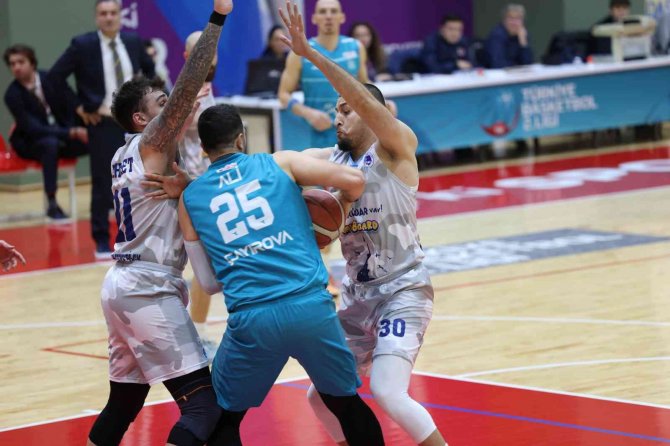 Çayırova Belediyesi İlk Yarıyı Lider Bitirdi