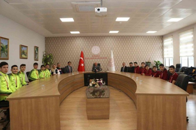 Kütahya’dan İki Okul Takımı Kros Türkiye Şampiyonası’na Katılma Hakkı Kazandı