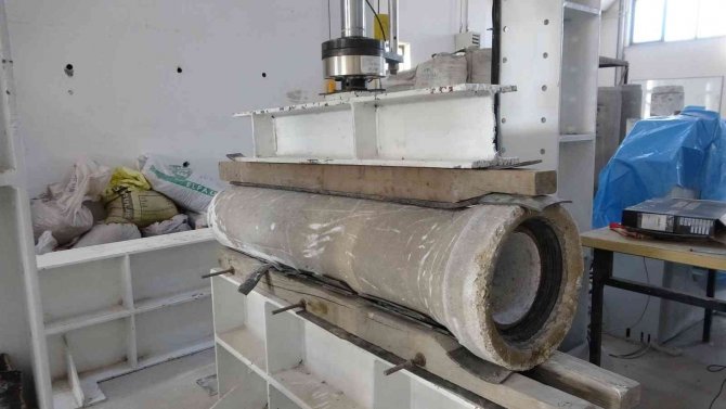 Atık Malzeme İle 12 Ton Basınca Dayanıklı Beton Boru Ürettiler