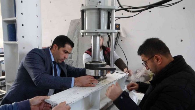 Atık Malzeme İle 12 Ton Basınca Dayanıklı Beton Boru Ürettiler