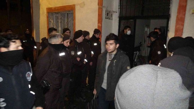 Malatya’da Bir Evde 35 Düzensiz Göçmen Yakalandı