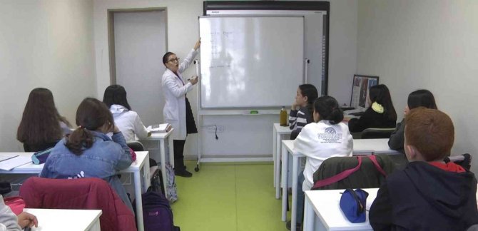 Manisalı Öğrenciler Başarı İçin Mabem’i Seçiyor