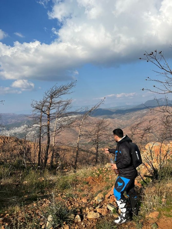 Marmaris’in Zirvelerine Motosikletleri İle Çıkıp Fidan Diktiler
