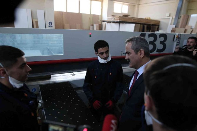 Bakan Özer: "Kat Sayı Uygulamasından Sonra Ciddi Travma Yaşayan Mesleki Eğitim Artık Çok Güçlü"