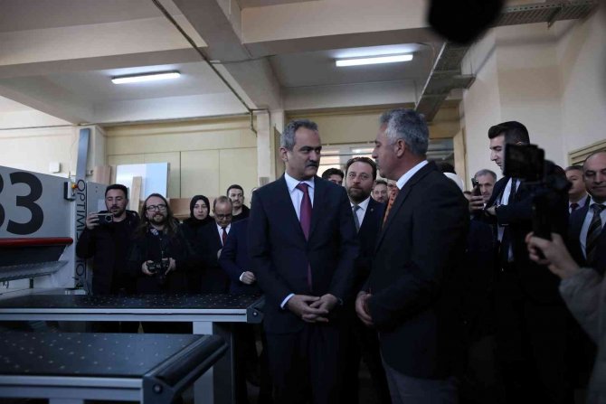 Bakan Özer: "Kat Sayı Uygulamasından Sonra Ciddi Travma Yaşayan Mesleki Eğitim Artık Çok Güçlü"