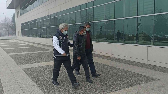 Minibüsten 12 Kilo Esrar Çıktı: 2 Gözaltı