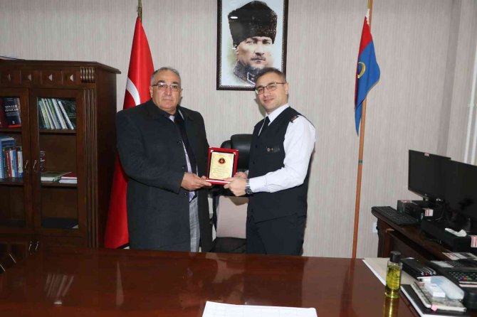 Sorgun Jandarmadan 7 Köy Muhtarına Plaket