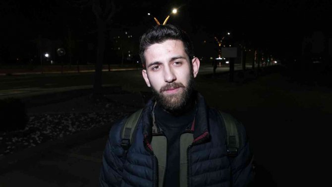 Atm Önünde Yerde Buldukları 750 Tl’yi Polise Teslim Ettiler