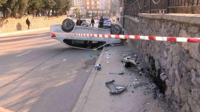Pendik’te Kontrolden Çıkan Otomobil Takla Attı: 4 Yaralı