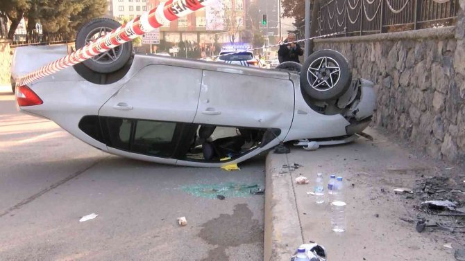 Pendik’te Kontrolden Çıkan Otomobil Takla Attı: 4 Yaralı