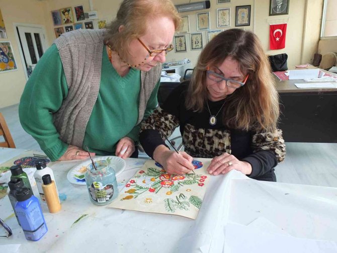 Balıkesir’de Kursiyerlerin Minyatürleri İlgi Gördü