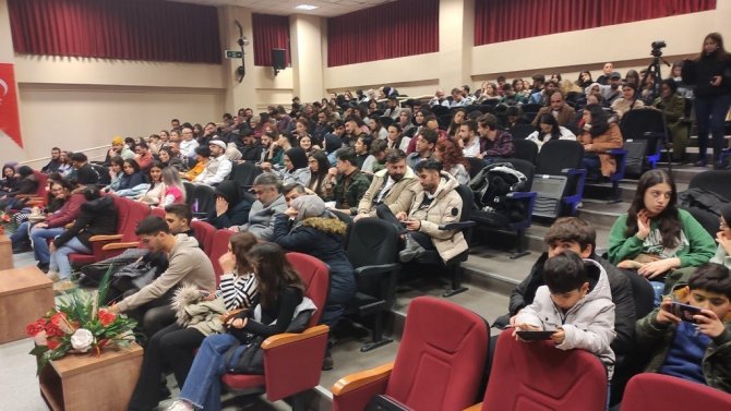 Sahne Tiyatrosu, Erzincan’da 2023 Yılının Üçüncü Tiyatro Perdesini Açtı