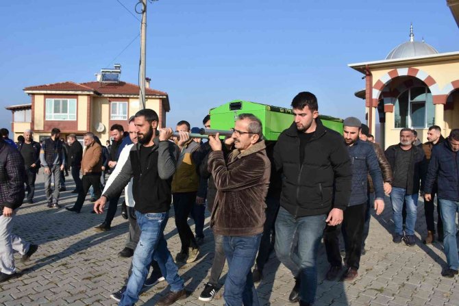 Kazada Ölen 17 Yaşındaki Genç, Son Yolculuğuna Uğurlandı