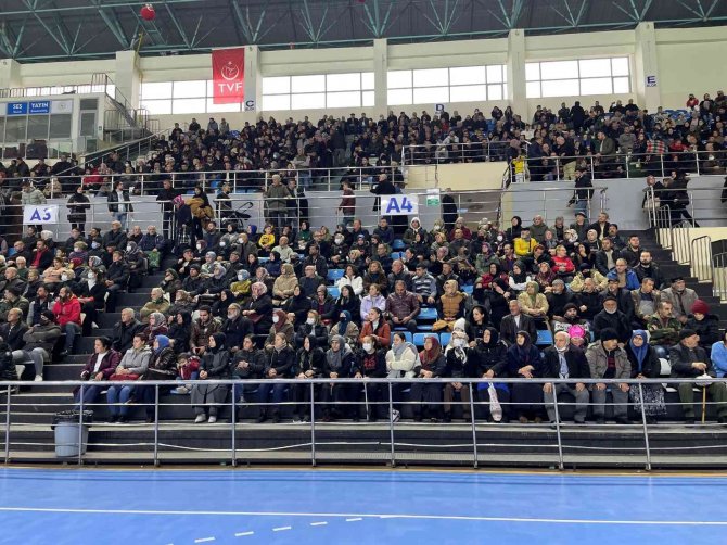 Ev Sahibi Oldu, Gözyaşlarını Tutamadı