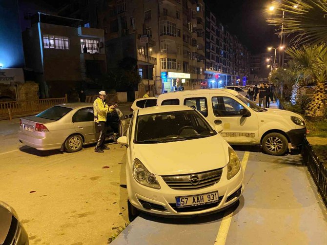 Kontrolden Çıkıp Virajı Alamayan Otomobil 4 Aracı Biçti