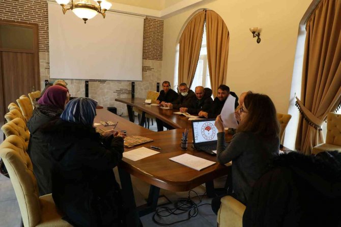 Eskişehir Çiftçisine Sebze Yetiştiriciliği Kursu Veriliyor
