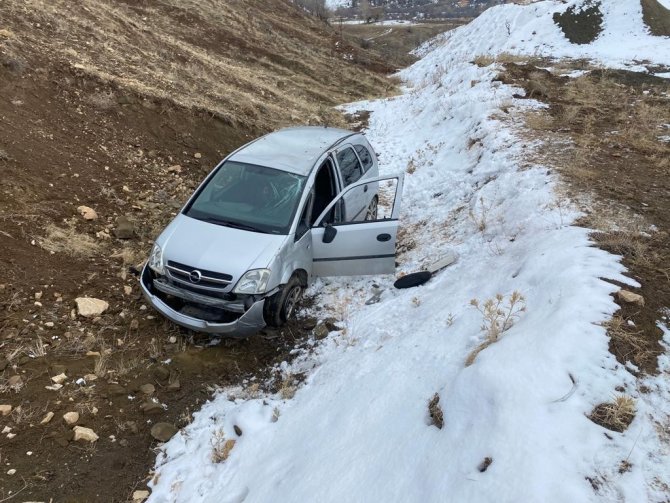 Kaza Sonrası Araçtan Çıkamayan Sürücü Donarak Öldü