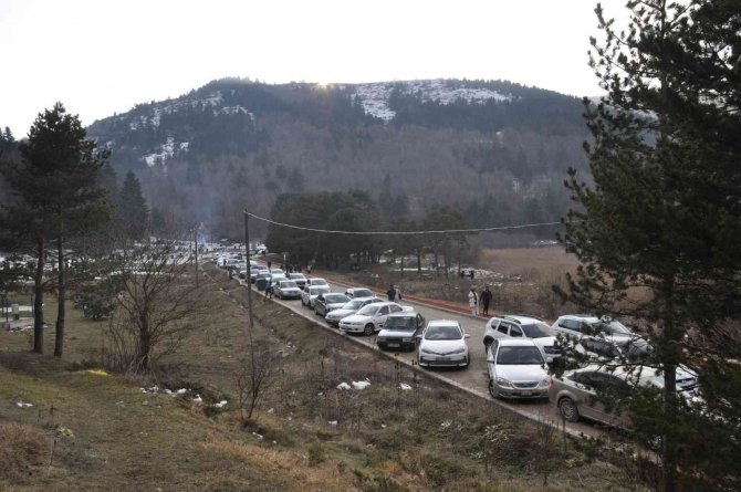 Doğa Harikası Abant’ta Tatilci Yoğunluğu