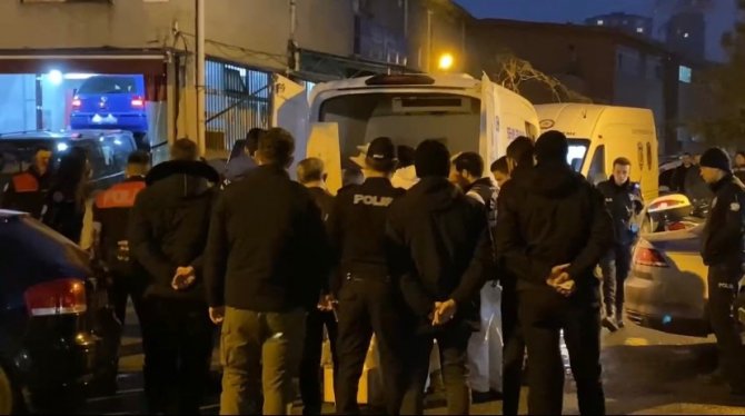Ümraniye’de Silahlı Kavgada Ölen Kişinin Cesedi Adli Tıp Morguna Kaldırıldı
