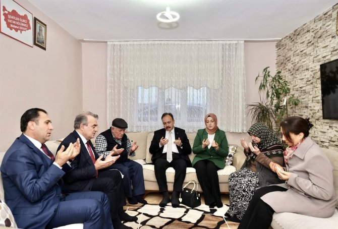 Vali Kızılkaya Şehit Ailesini Ziyaret Etti