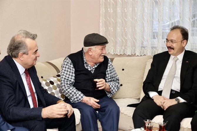 Vali Kızılkaya Şehit Ailesini Ziyaret Etti