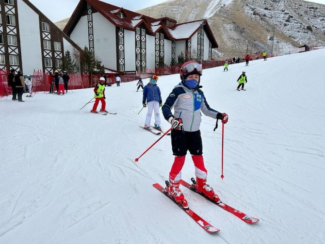Palandöken’de Kayak Yoğunluğu Devam Ediyor