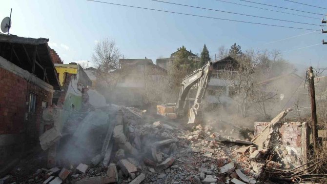 Karabük Üçüncü Etap Kentsel Dönüşüm Projesi İçin Yıkımlar Sürüyor