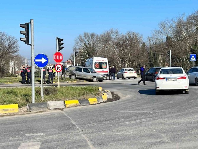 Otomobil Elektrik Direğine Çarptı: 1 Yaralı