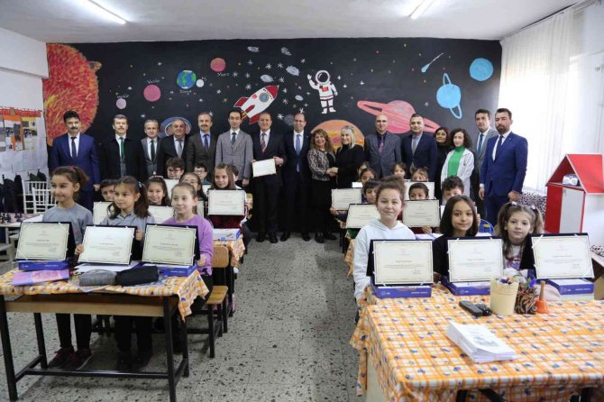 Özer’den Minik Yazarlara Teşekkür Belgesi