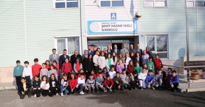 Özer’den Minik Yazarlara Teşekkür Belgesi