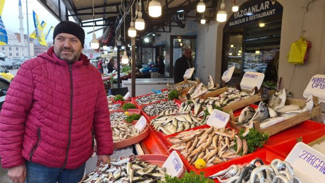 Vatandaşlar Fiyatı Düşen Hamsiye Yöneldi
