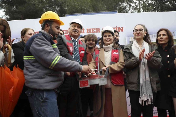Kazaların Yaşandığı Öğrenci Yurdu Önüne Yaya Üst Geçidi